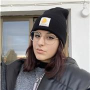 Doy clases de inglés, tengo el B1 en inglés y bachillerato. Actualmente estoy realizando un Grado Superior de Integración Social